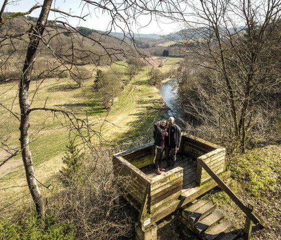 Selfie op het uitzichtpunt van de Prümschleife, © Eifel Tourismus GmbH, D. Ketz