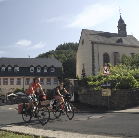 Altes Pfarrhaus/Pfarrkirche in Auw an der Kyll, © Uschi Hallet- Tourist-Information Bitburger Land
