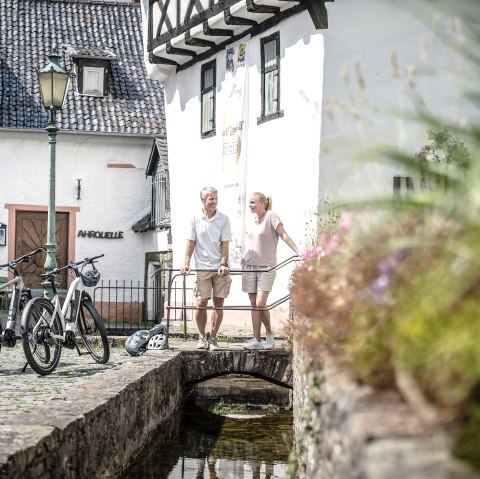 Départ de la piste cyclable de l'Ahr : la source de l'Ahr à Blankenheim, © Eifel Tourismus GmbH, Dennis Stratmann