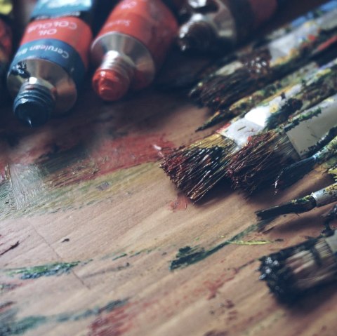 Malpinsel und Farbtuben, © Pixabay