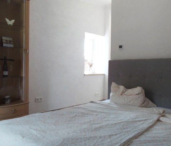 FeWo H&uuml;hn Schlafzimmer(c)TIBitMeS (2)