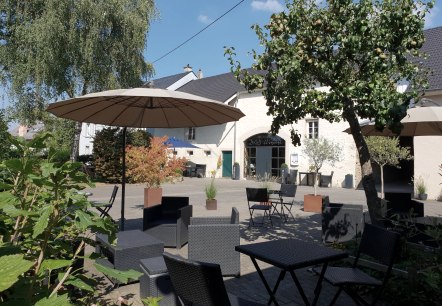 Aussenansicht - Hofcafe Kreative Galerie, &copy; Ingeborg Steichen