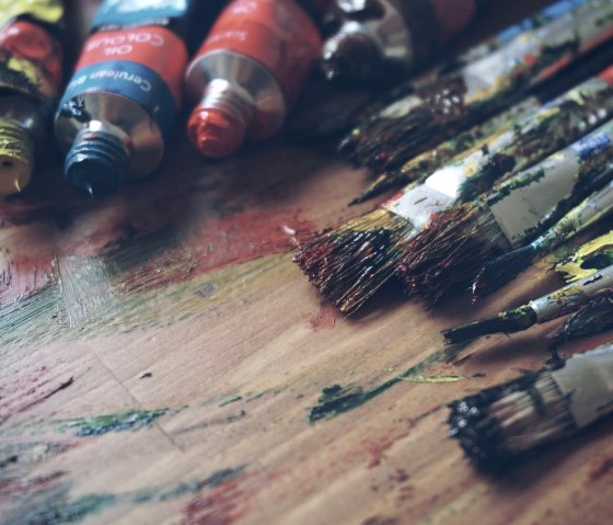 Malpinsel und Farbtuben, © Pixabay
