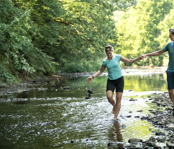 Spa&szlig; am Wasser der Pr&uuml;m auf der Stausee-Pr&uuml;mtalroute, &copy; Eifel Tourismus GmbH, D. Ketz