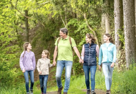 Familie beim Wandern, &copy; RPT, Domink Ketz