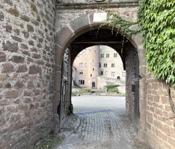 Vorderes Burgtor Schloss Hamm, © Tourist-Information Bitburger Land