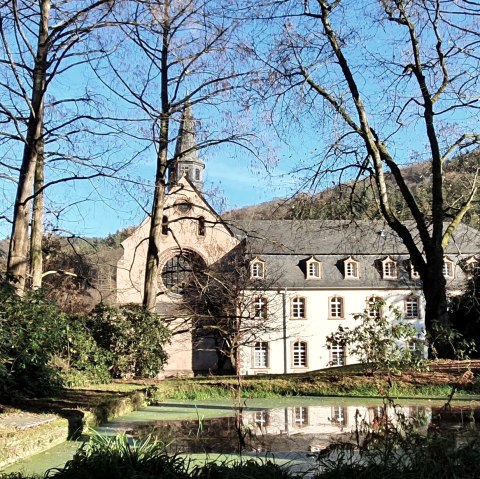 Blick auf Kloster St. Thomas, © Tourist-Information Bitburger Land