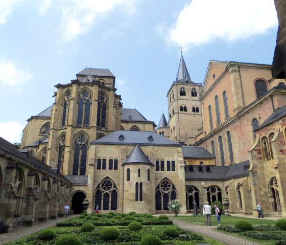 Trier Cathedral courtyard