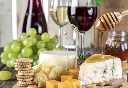 K&auml;se und Wein, &copy; Pixabay