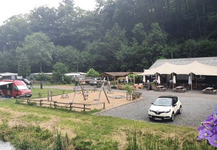 Das Camp Kyllburg liegt direkt an der Kyll, © TI Bitburger Land