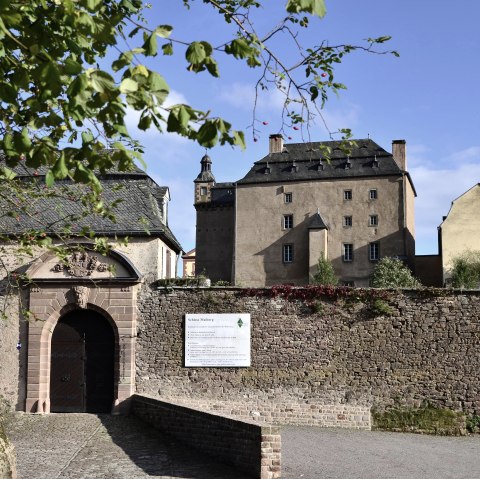 Eingang mit Burgtor, © Tourist-Information Bitburger Land